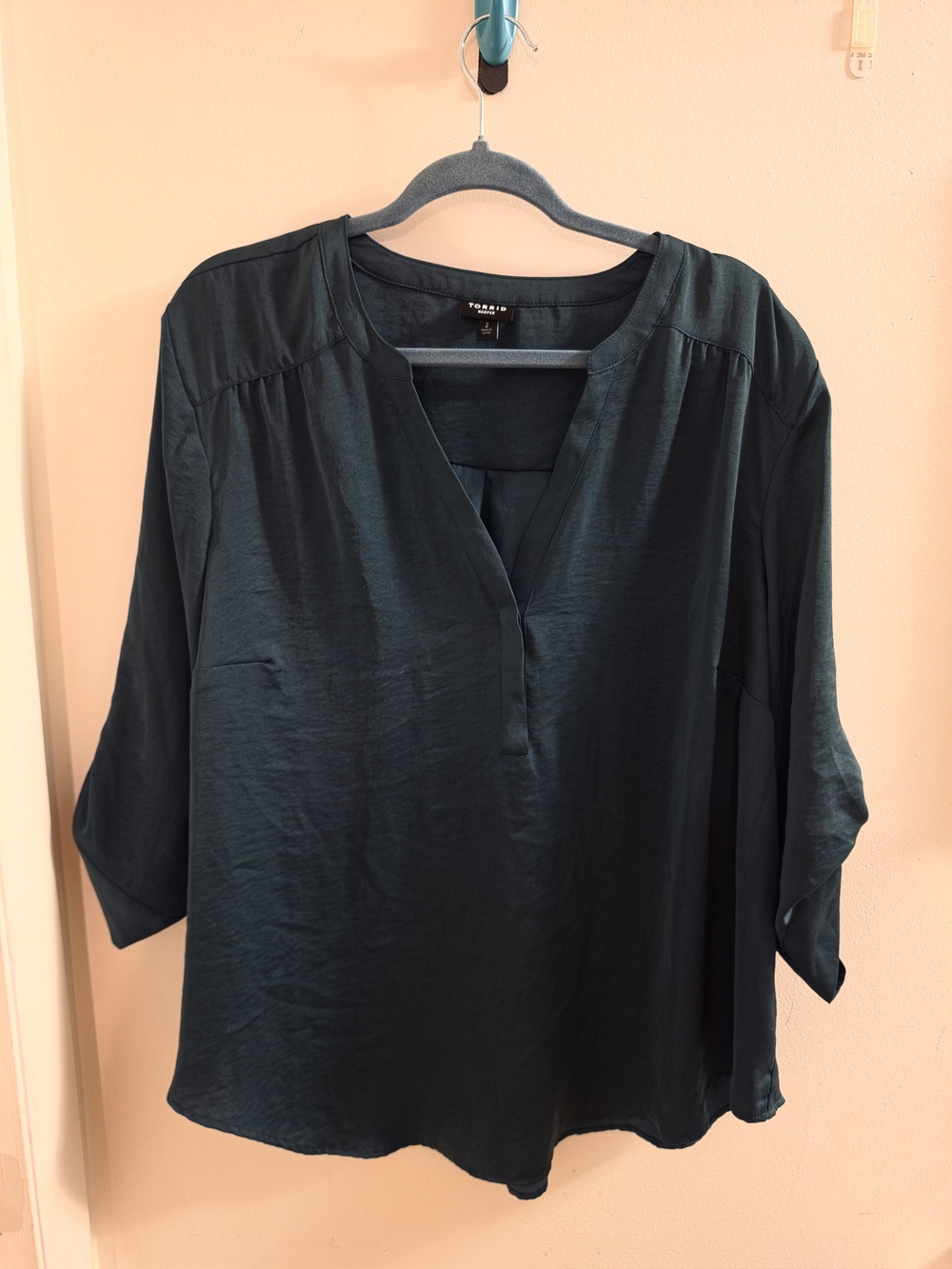 torrid Teal Split V-Neck Blouse Satin Material. Size 2x